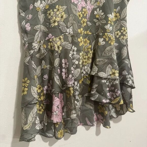 Vince Camuto Women’s Size Medium Floral Tiered Tank Top - Picture 2 of 5